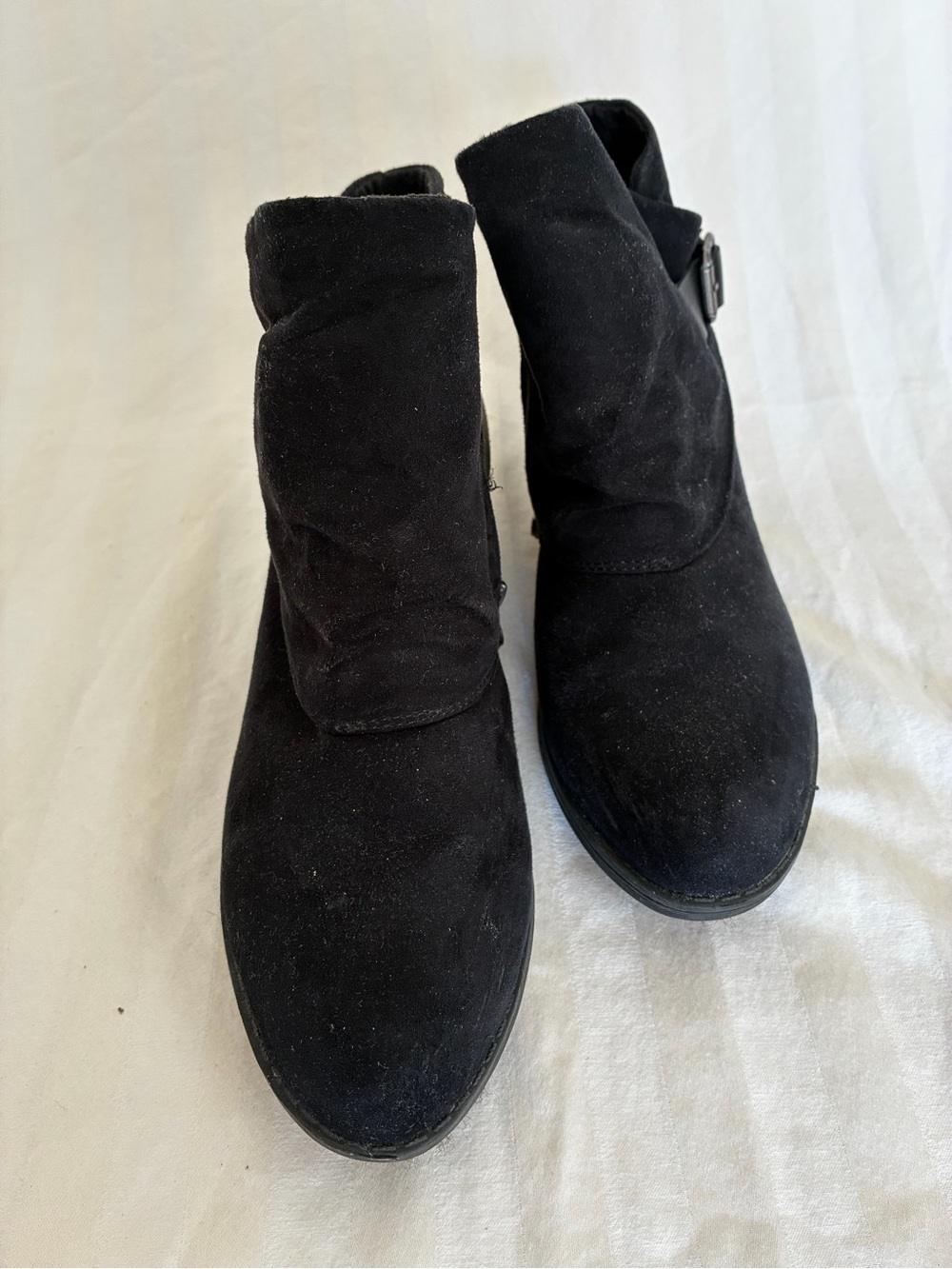 Well worn Blowfish Malibu Women's Black Suede Ankle Boots Size 8.5